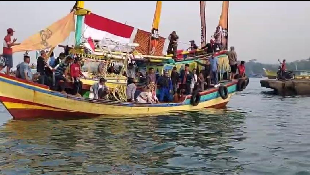 Lestarikan Warisan Budaya, Masyarakat Pesisir Kota Agung Tanggamus Gelar Syukuran Laut
