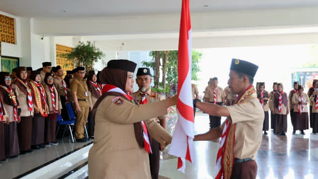 Umi Laila Lepas Kontingen Kwarcab Pringsewu Ikuti Jambore Nasional XII 