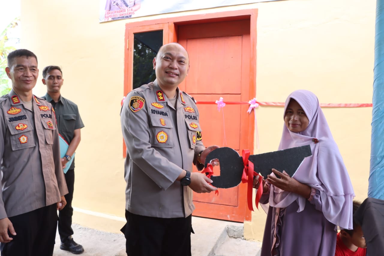 Kapolres Tanggamus Resmikan Renovasi Rumah Surtini