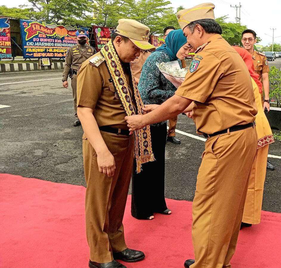 Hari Pertama Kerja, Pj. Bupati Pringsewu, Marindo Pimpin Apel Perdana