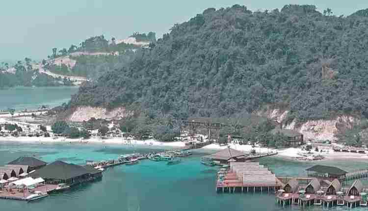 Hanya Beberapa Kilo Meter Dari Induk Kota, Desa Ini Punya Pantai Unik Di Lampung