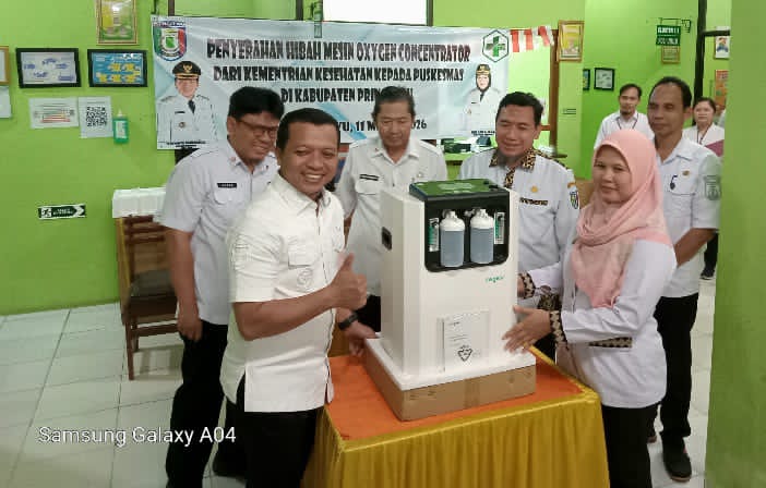 Bupati Pringsewu Serahkan Bantuan Oxygen Concentrator dari Kemenkes