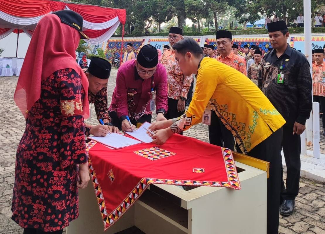 Bupati Tanggamus Rolling Puluhan Kepsek, Belasan Koordinator BPP dan 3 KUPT Dukcapil