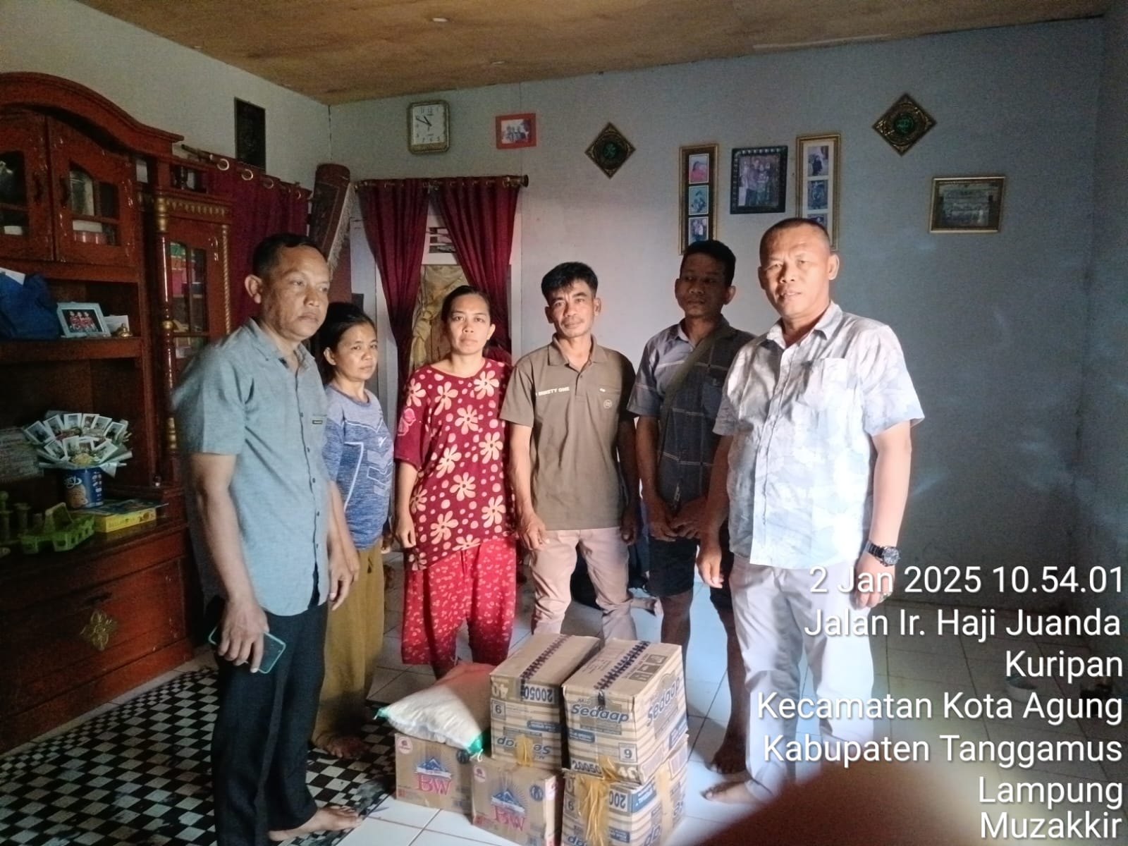 Pemkab Tanggamus Serahkan Bantuan Untuk Keluarga Suarni Korban Serangan Gajah di Blok 3 Talang Badar 