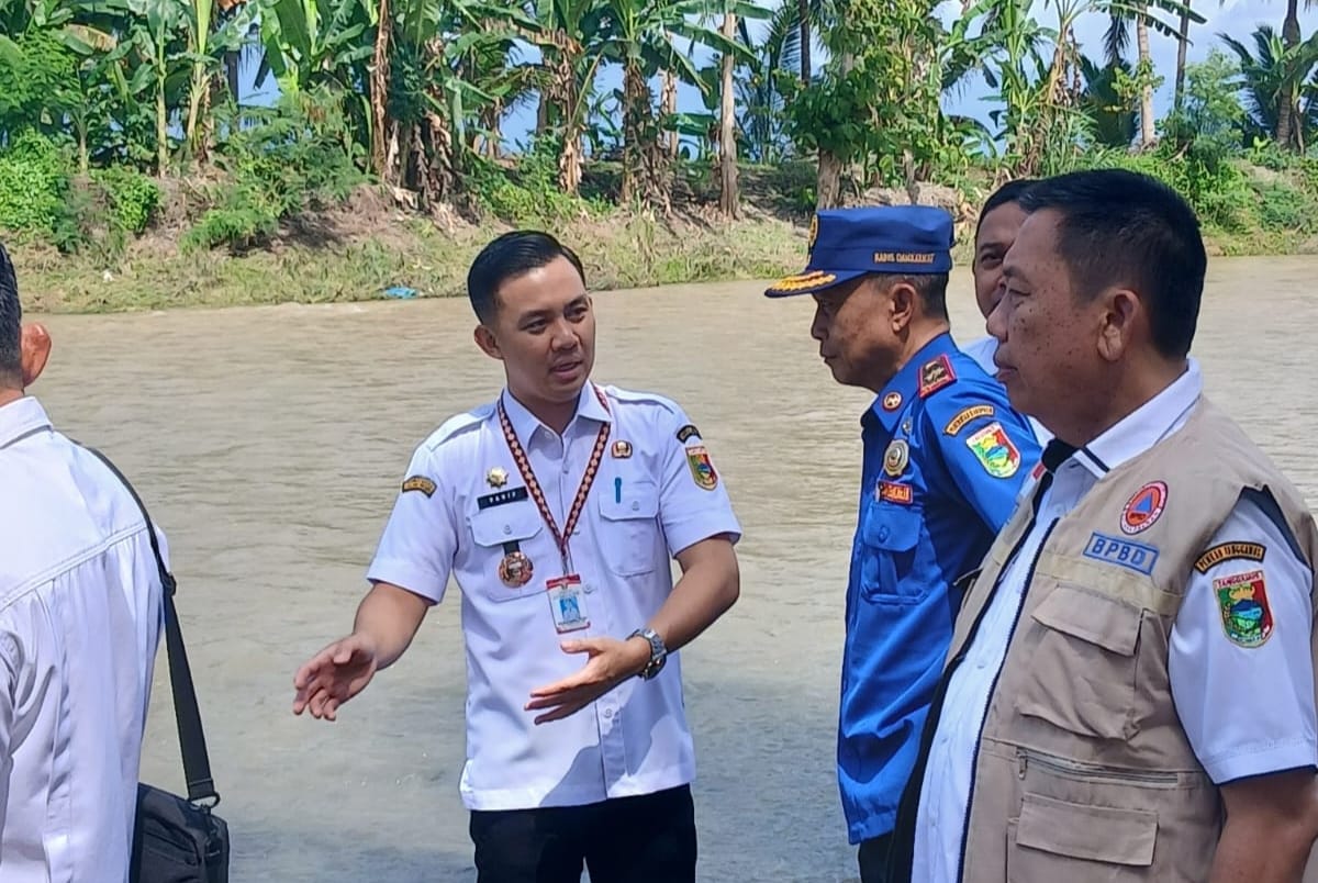 Sekda Tanggamus Tinjau Tanggul Way Belu Yang Jebol Pastikan Penanganan Darurat