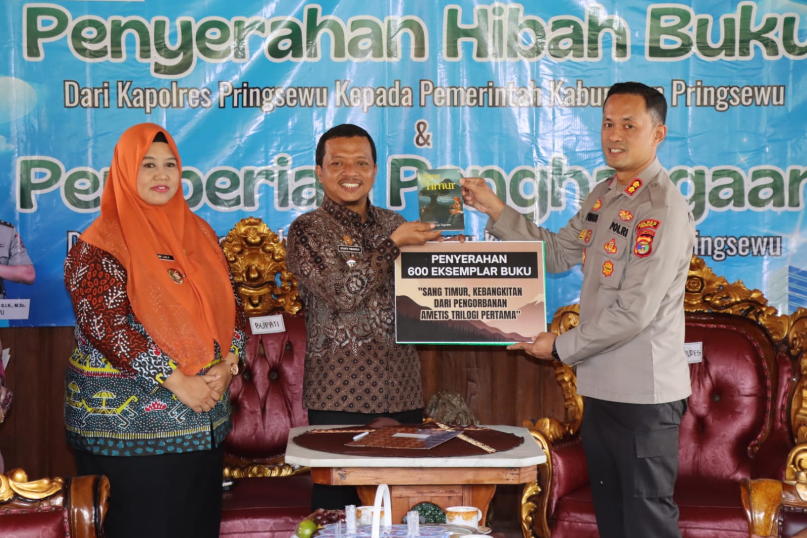 Kapolres Pringsewu Terima Penghargaan dari Bupati