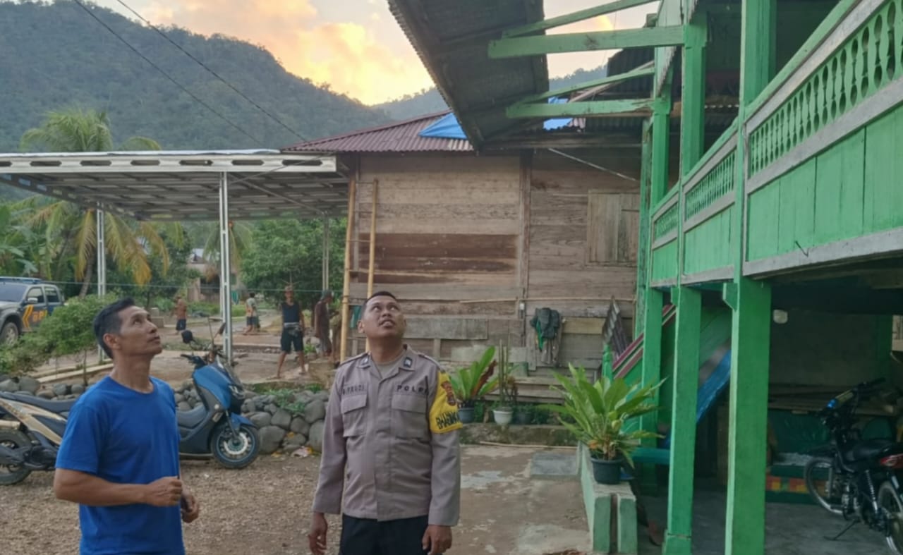 Puting Beliung Terjang Pekon Way Kerap, Tiga Rumah Warga Rusak 