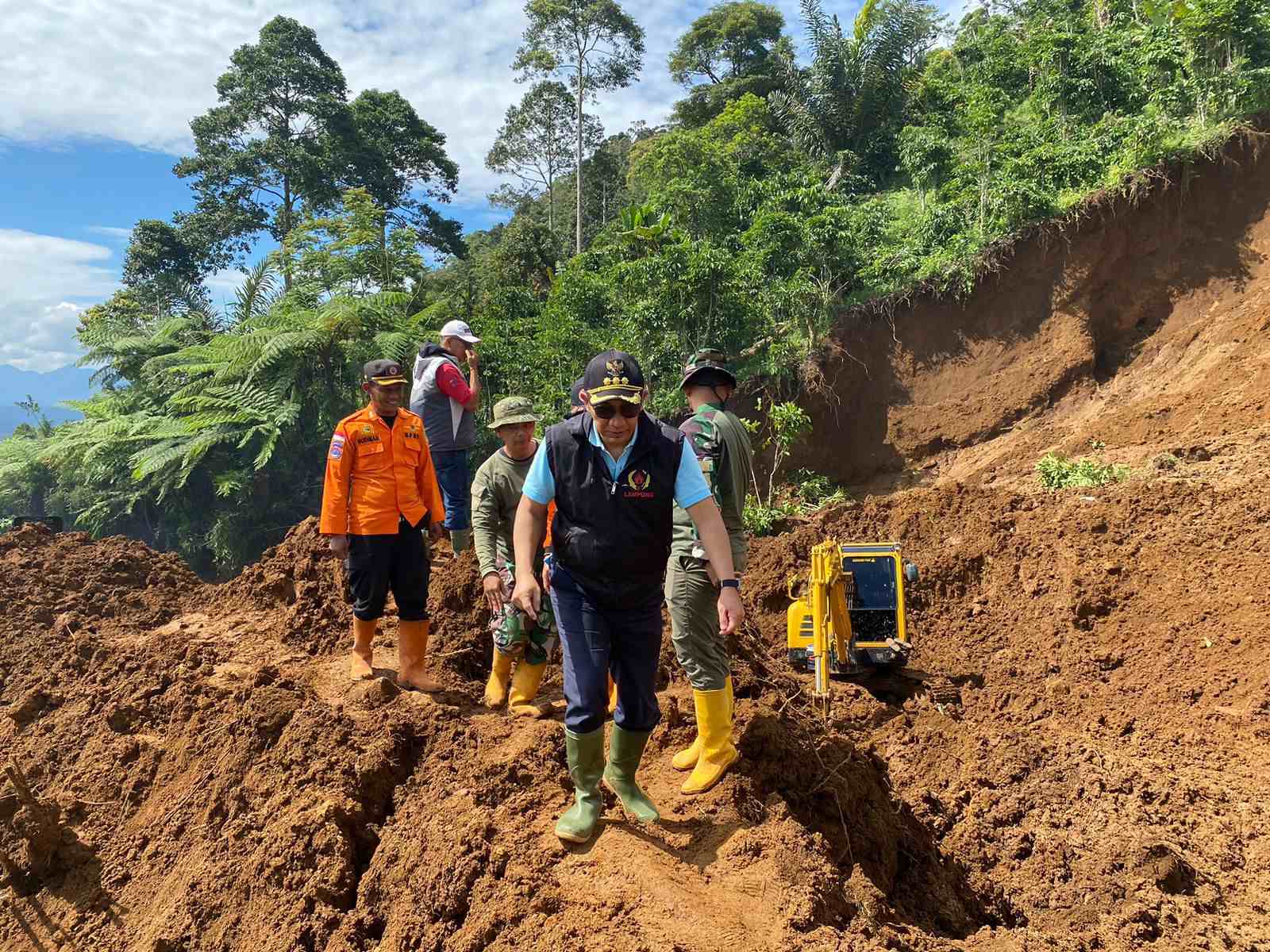 Tinjau Longsor di Ulubelu. Pj Bupati Tanggamus: Semoga Cepat Kembali Normal 