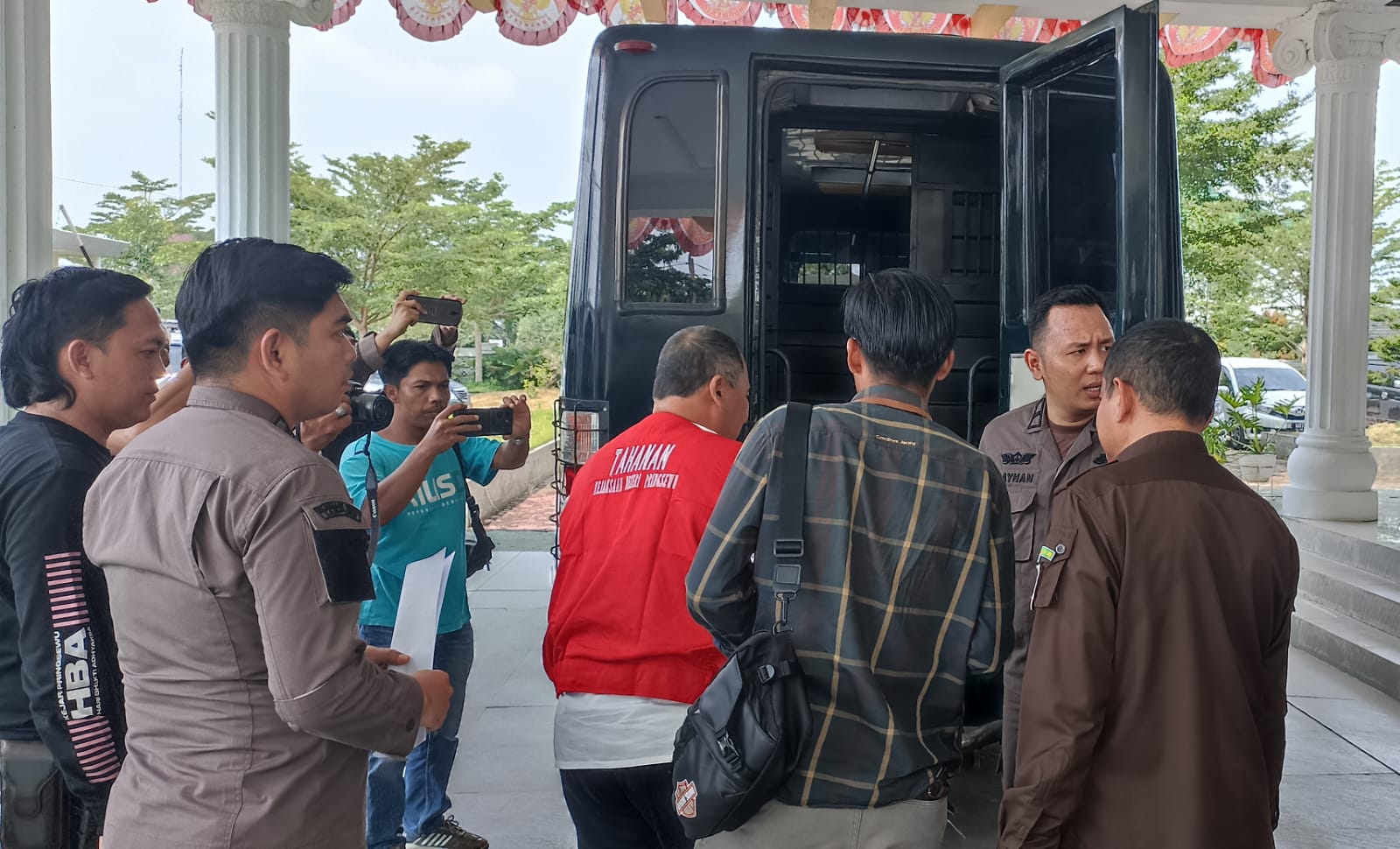 Diduga Korupsi BPHTB Rp 576 jutaan, Mantan Kepala Bapenda Pringsewu di Tahan Kejari 