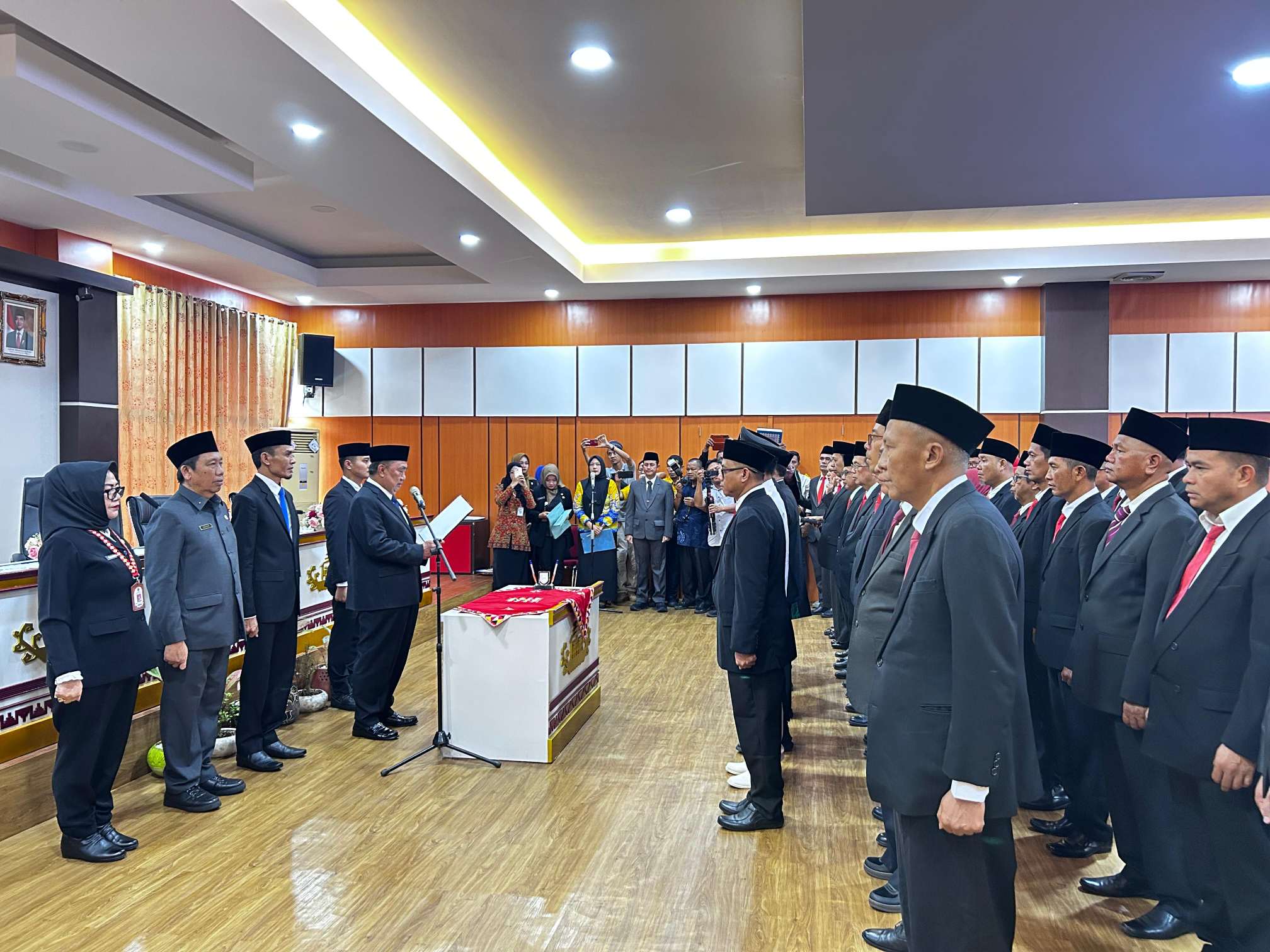 Bupati Tanggamus Lantik 9 JPTP Hasil Selter dan Belasan Pejabat Eselon III dan IV