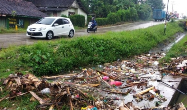 Camat Talang Padang Tanggamus Lampung, Jaga Kebersihan Jangan Buang Sampah Sembarangan