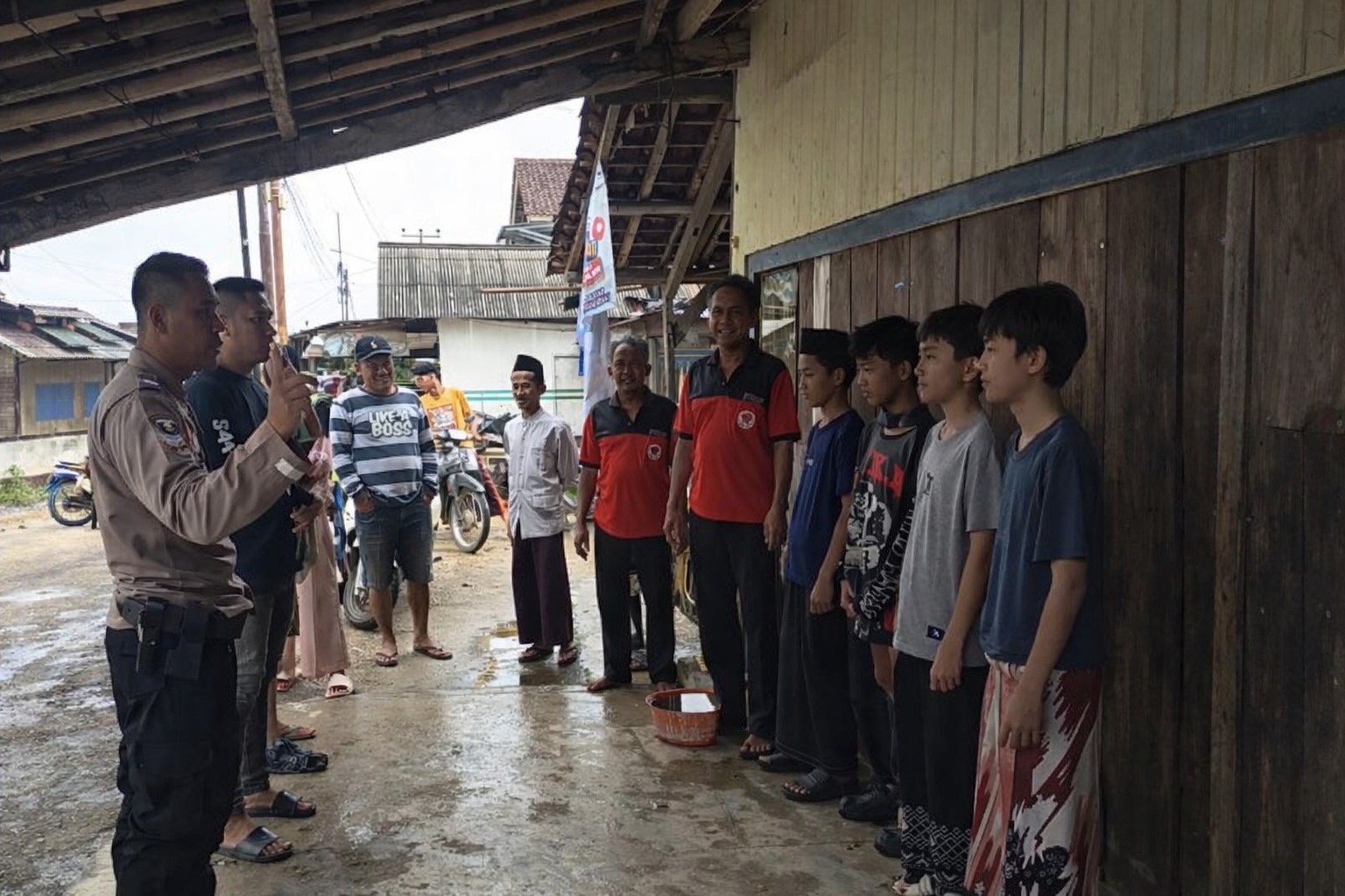 Polisi Bubarkan Perang Petasan, Sejumlah Remaja Diamankan