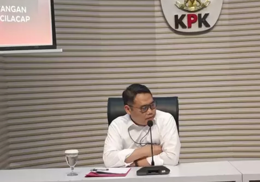 KPK Tahan Bupati dan Sekda Cilacap Terkait Dugaan Pemerasan THR