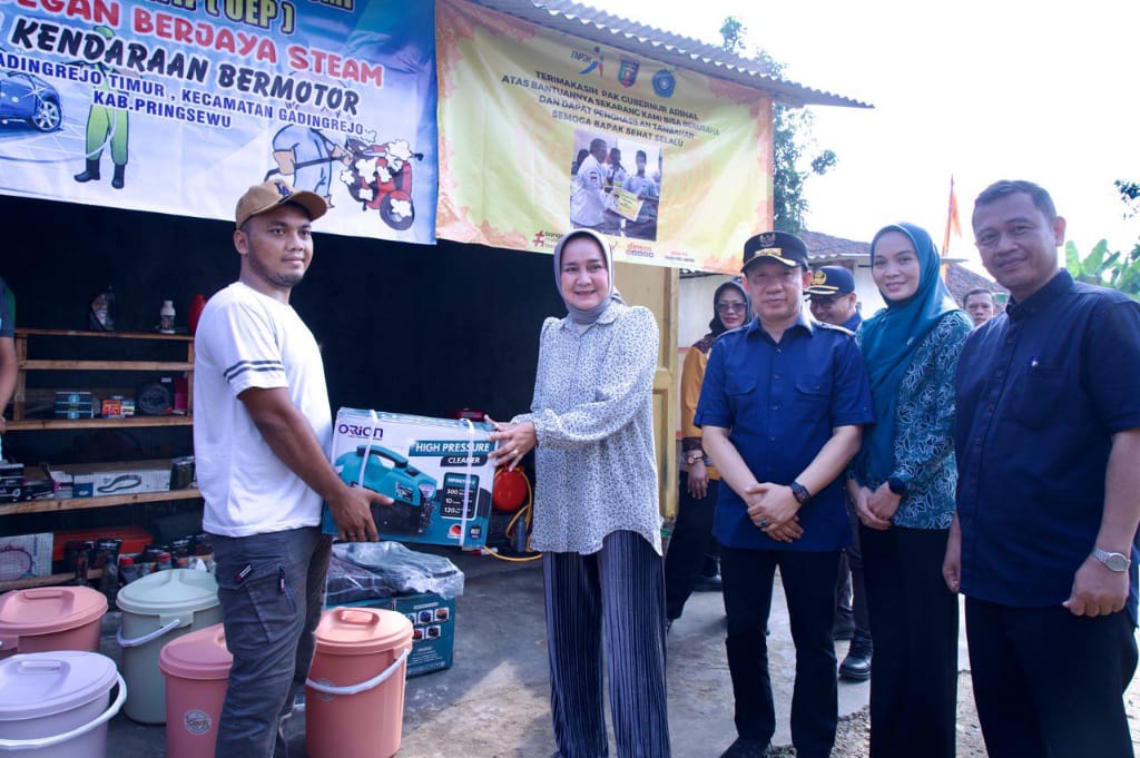 PKDL Lampung Serahkan Bantuan Sosial Kepada Warga Pringsewu