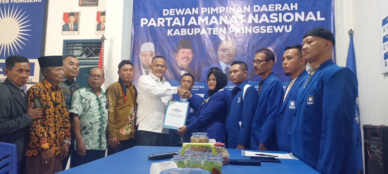 Mantan Wakil Bupati Pringsewu Mengembalikan Formulir ke DPD PAN 