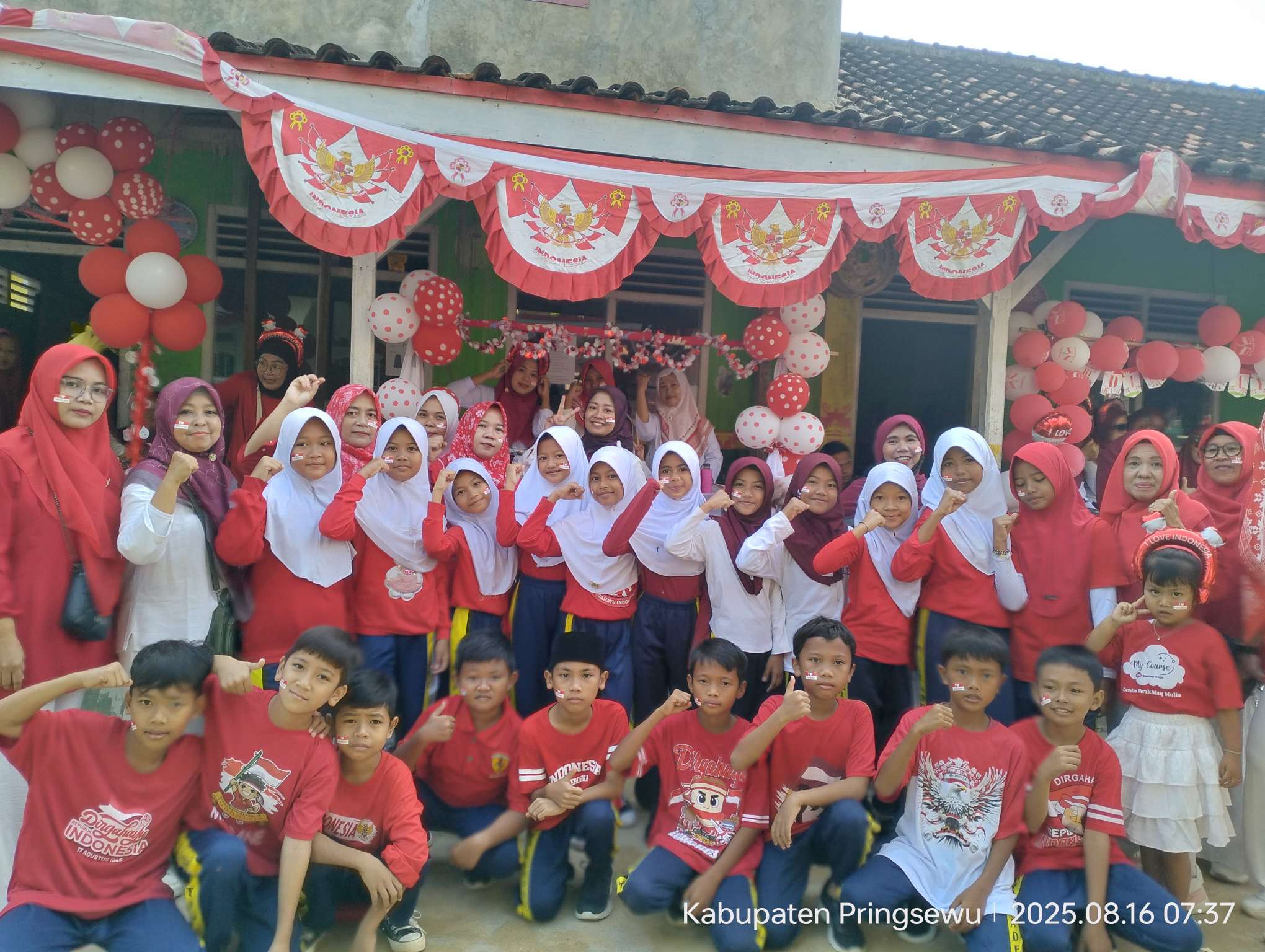 Meriahkan HUT Ke 80 RI, MI Raden Intan Wonodadi Gelar Bazar dan Perlombaan