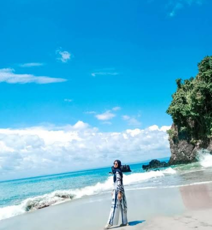 Inilah 7 Tempat Wisata Pantai di Kabupaten Tanggamus Yang Populer di Kalangan Wisatawan 