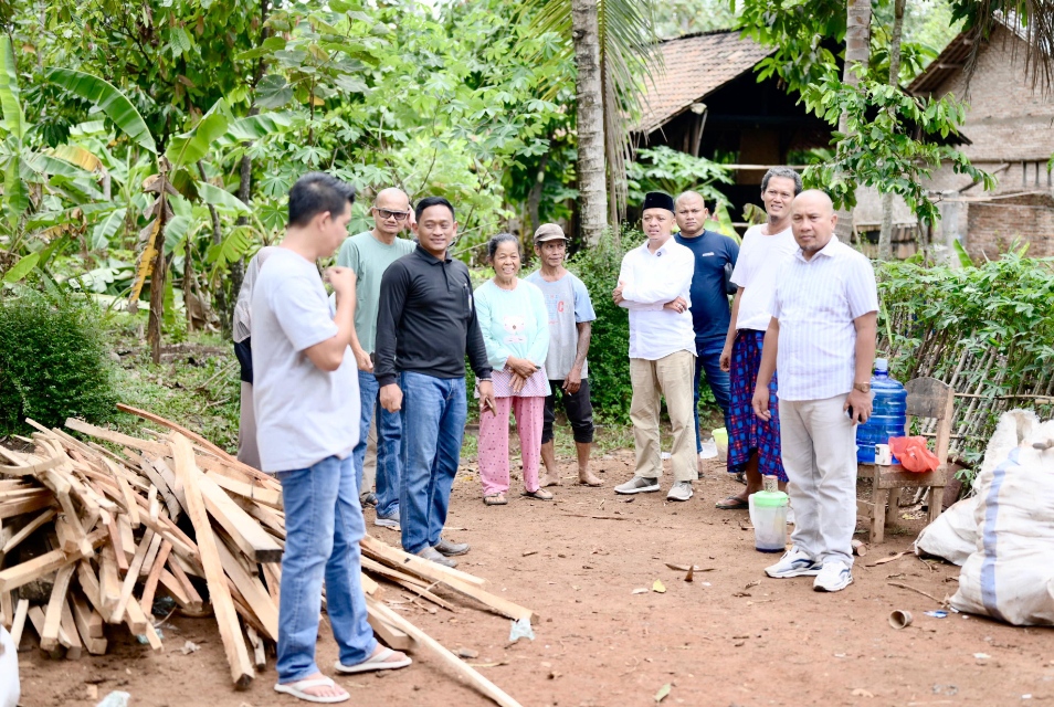 Gercep, Bupati Terpilih Bantu Korban Angin Puting Beliung di Pringsewu