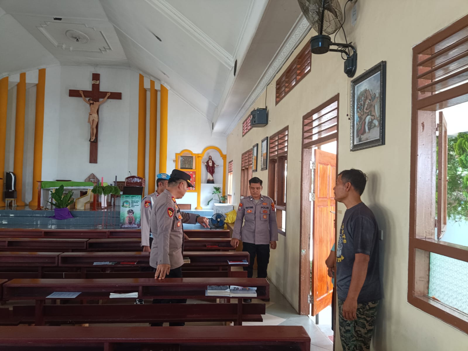 Pastikan Keamanan Jelang Misa Natal, Kapolsek Sukoharjo Cek Sejumlah Gereja