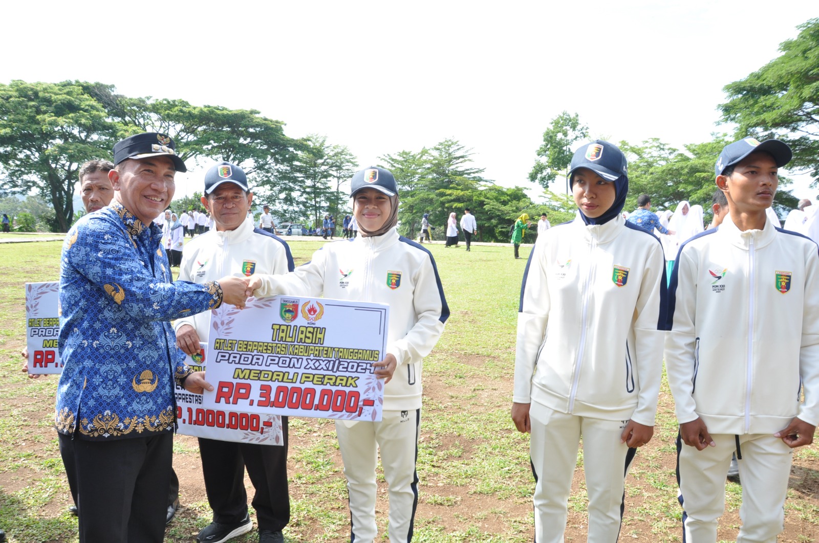 Atlet PON Asal Tanggamus Peraih Medali Terima Tali Asih dari Pemkab Tanggamus 