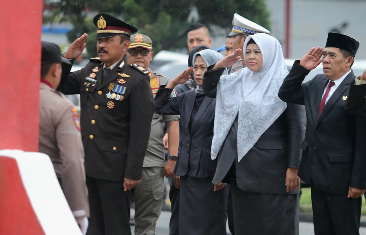 Wakapolres Pringsewu Pimpin Upacara Hari Pahlawan di TMP Purna Yudha Bhakti