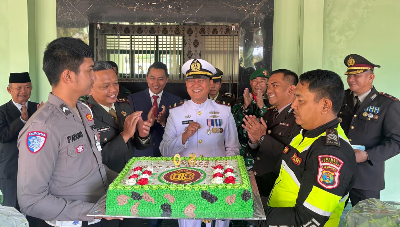 HUT Ke 80 TNI, Dandim 0424 Dapat Kue Ulang Tahun dari Forkompinda 