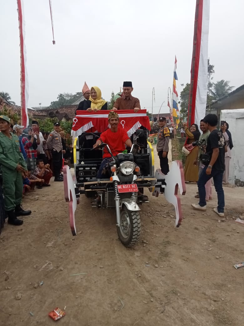 Balon Bupati Pringsewu,Lampung Ririn Hadiri Kirab dan Ruwat Bumi di Ambarawa Barat