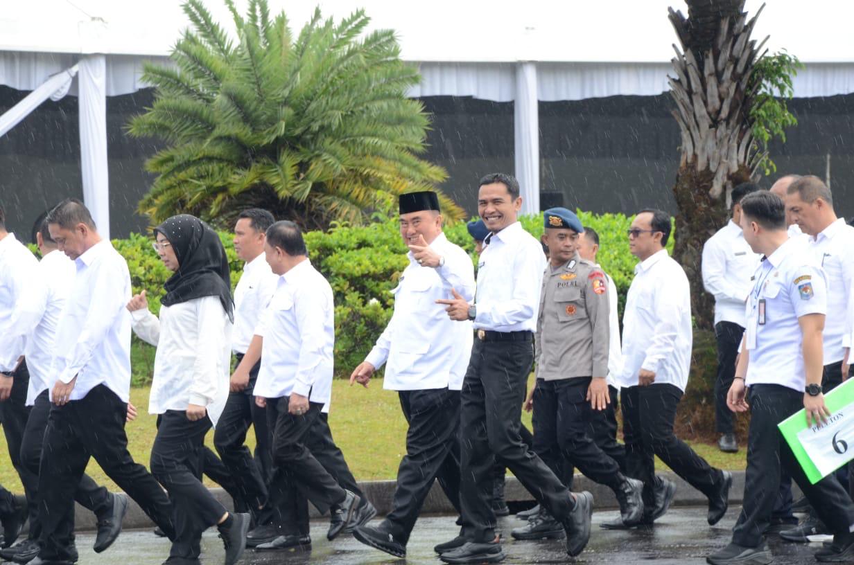 Hujan Mengguyur Tak Surutkan Semangat H.Moh.Saleh Asnawi dan Agus Suranto Ikuti Gladi Bersih Pelantikan 