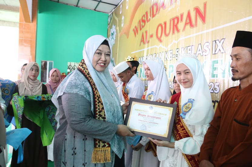 Ratusan Siswa MTs Pringsewu Ikuti Wisuda Tahfidz Al-Quran
