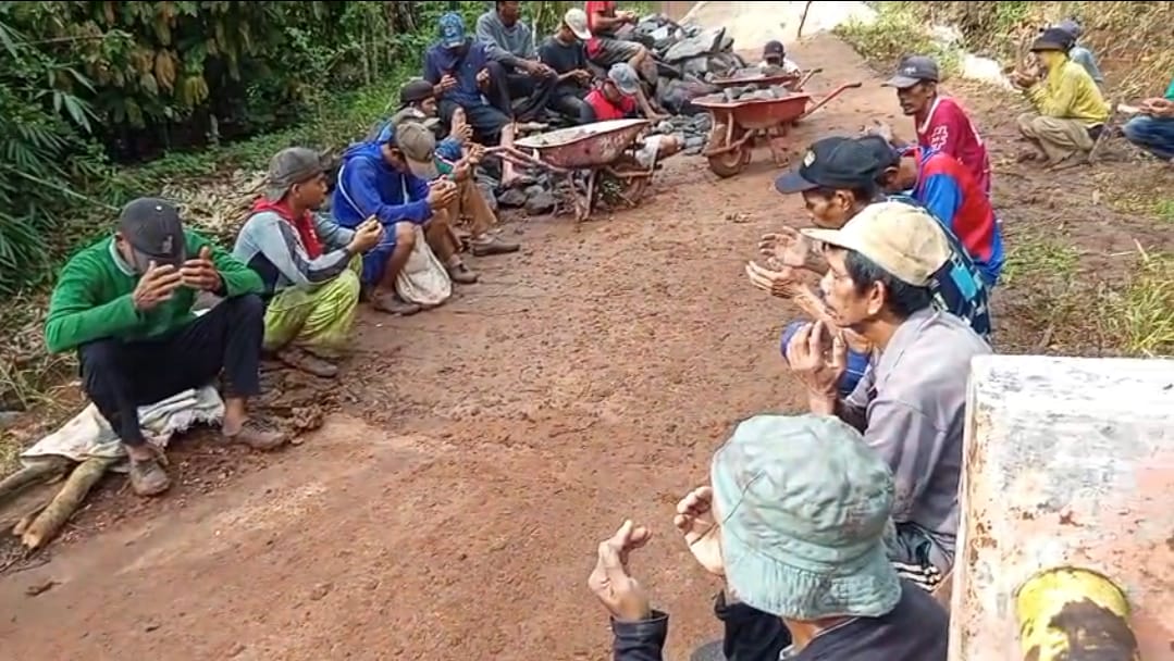 Pembangunan Jembatan di Sinarjawa Direalisasikan, Warga Panjatkan Doa Untuk Bupati dan Jajaran