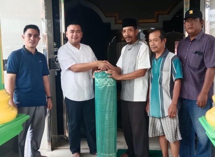 Safari Ramadan di Dapil V, Wakil Ketua I DPRD Tanggamus M. Rangga Putra Hakim Berikan Sejumlah Bantuan