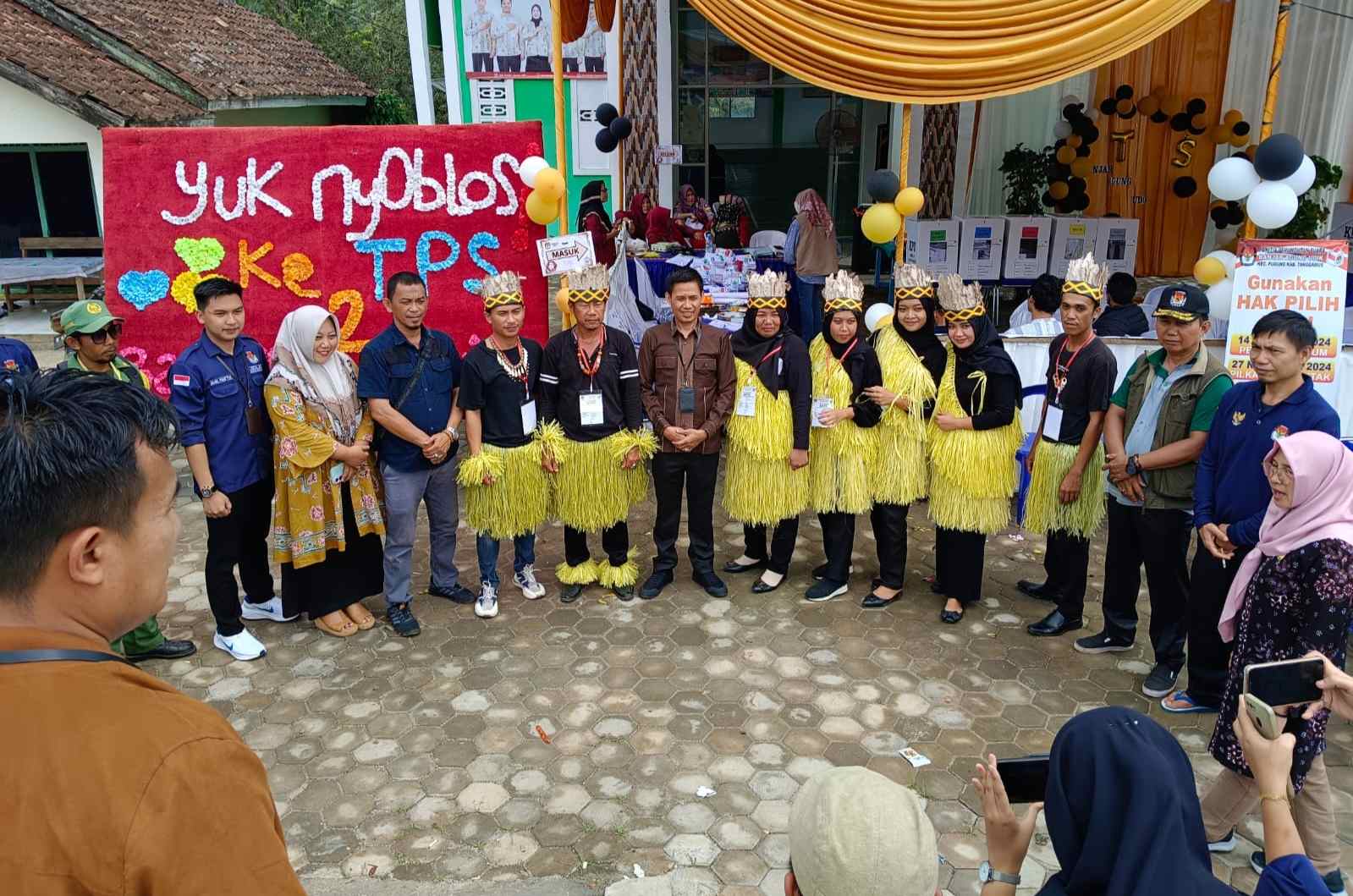 Monitoring TPS, Komisioner KPU Lampung Temukan Sejumlah TPS Unik di Kabupaten Tanggamus 