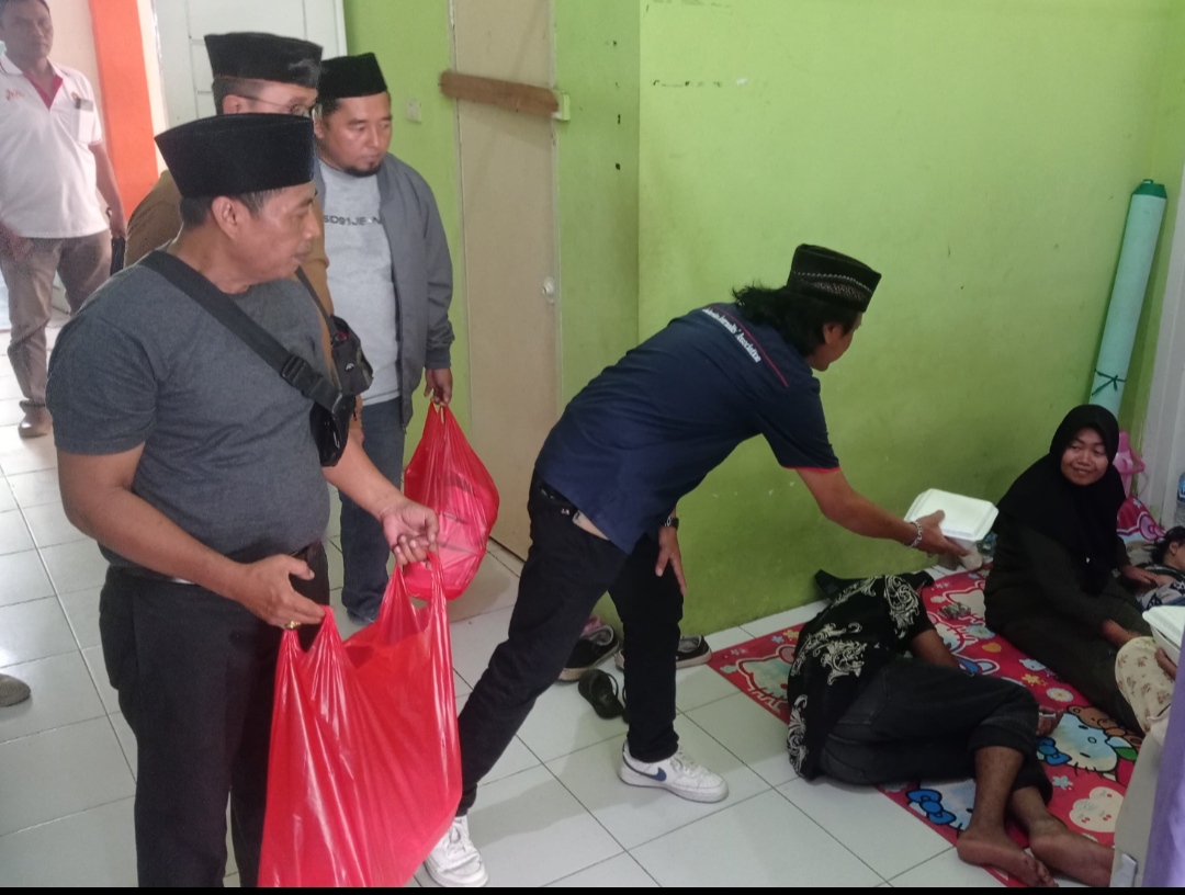 Jumat Berkah, PWI Pringsewu Berbagi 100 Nasi Bungkus 