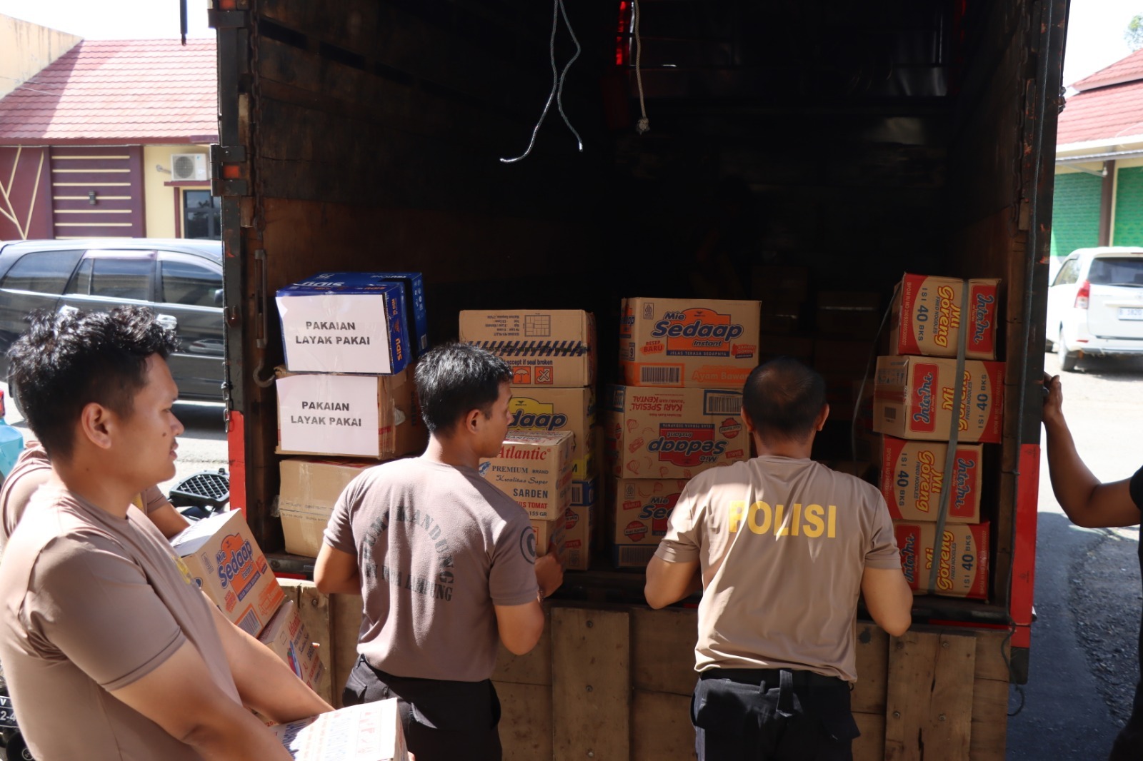 Polres Pringsewu Kirim Bantuan untuk Korban Bencana di Aceh, Sumut, dan Sumbar