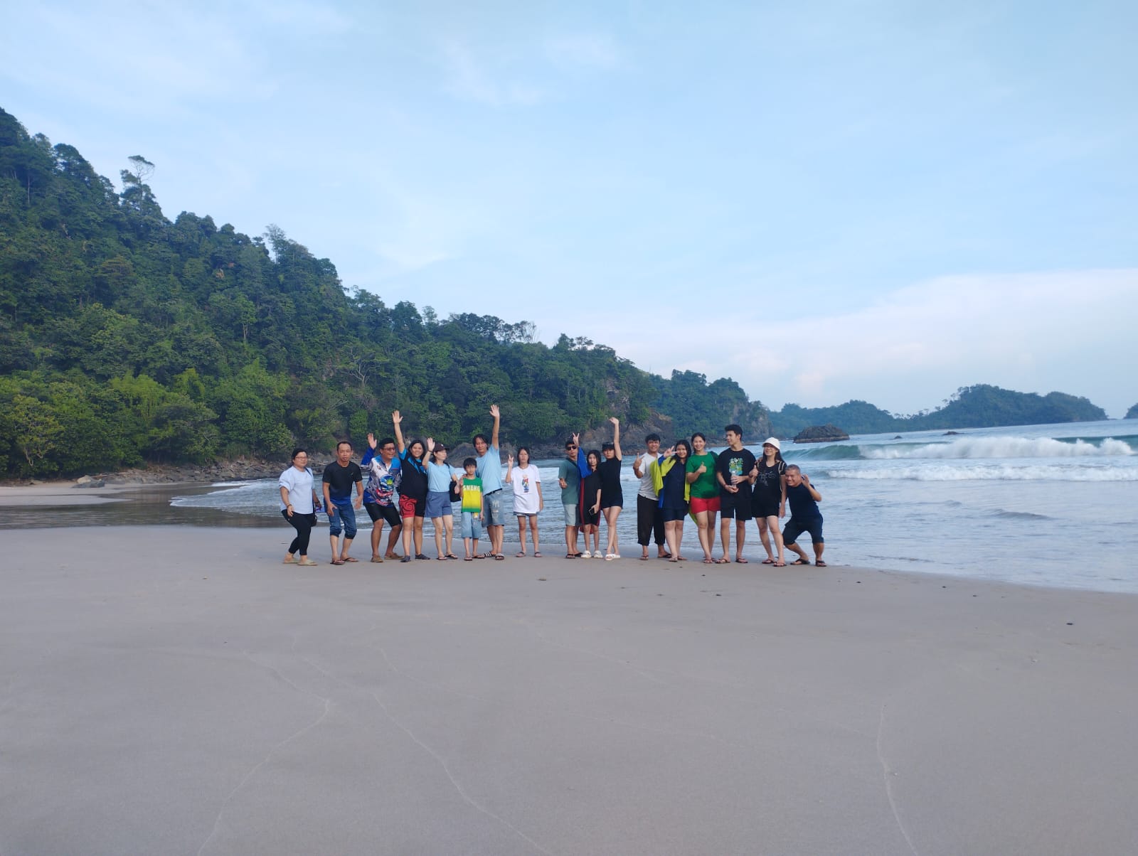 Pulau Kelapa Candu Bagi Pecinta Atraksi Lumba Lumba