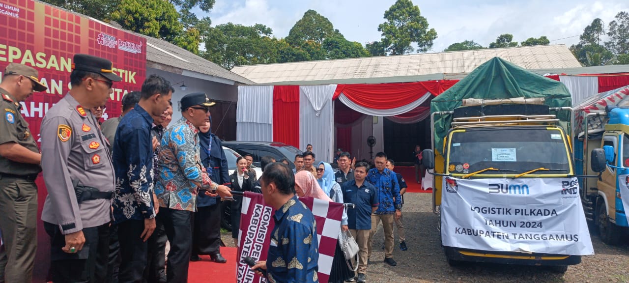 Pj Bupati Tanggamus Lepas Pendistribusian Logistik Pilkada Serentak