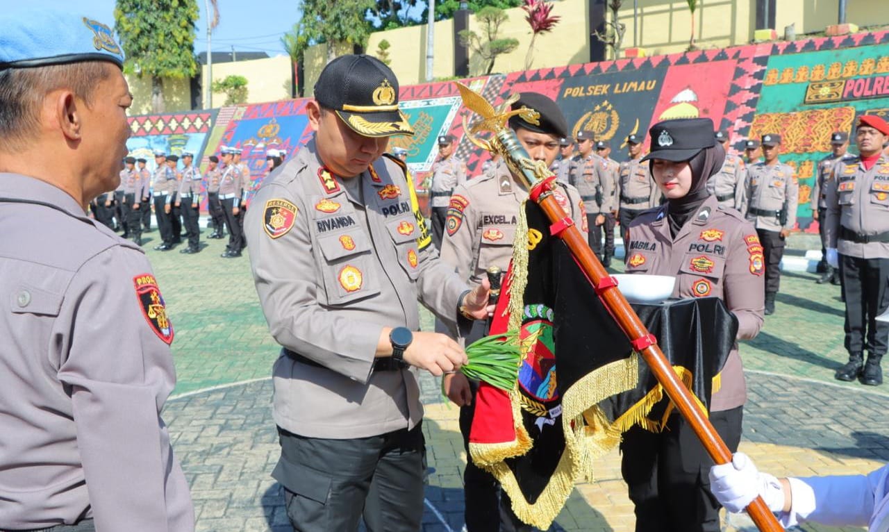 Kapolres Tanggamus dan Jajaran Lakukan Pencucian Tunggul Kesatuan Wira Bhakti Begawi Jejama