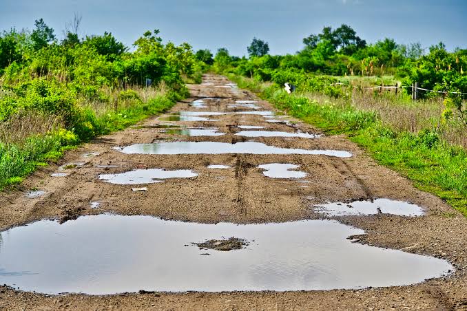 Warga Minta Perkerasan Jalan Penghubung Antar Pekon