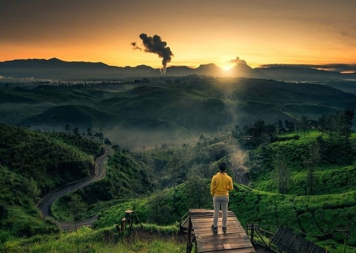 Terdiam Tanpa Kata, Intip Keindahan Hidden Gem Sunrise Point Cukul Pengalengan