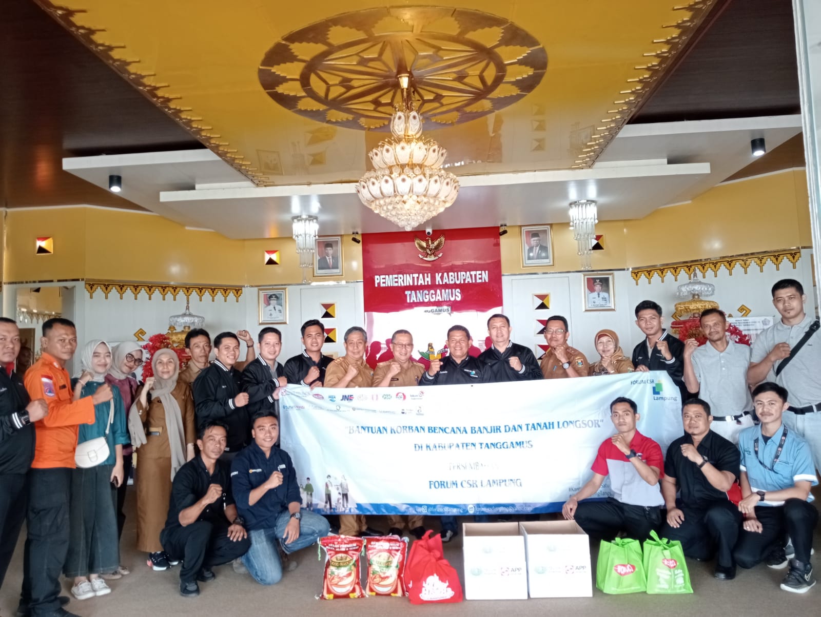 Forum CSR Lampung Serahkan Bantuan Untuk Korban Banjir