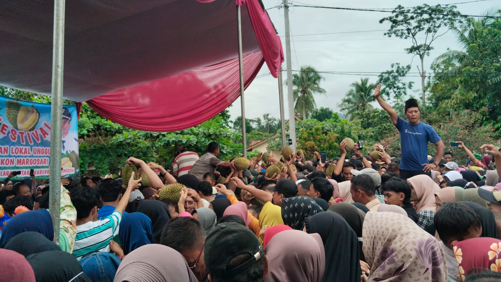 Ratusan Warga Hadiri Festival Durian di Margosari Pringsewu