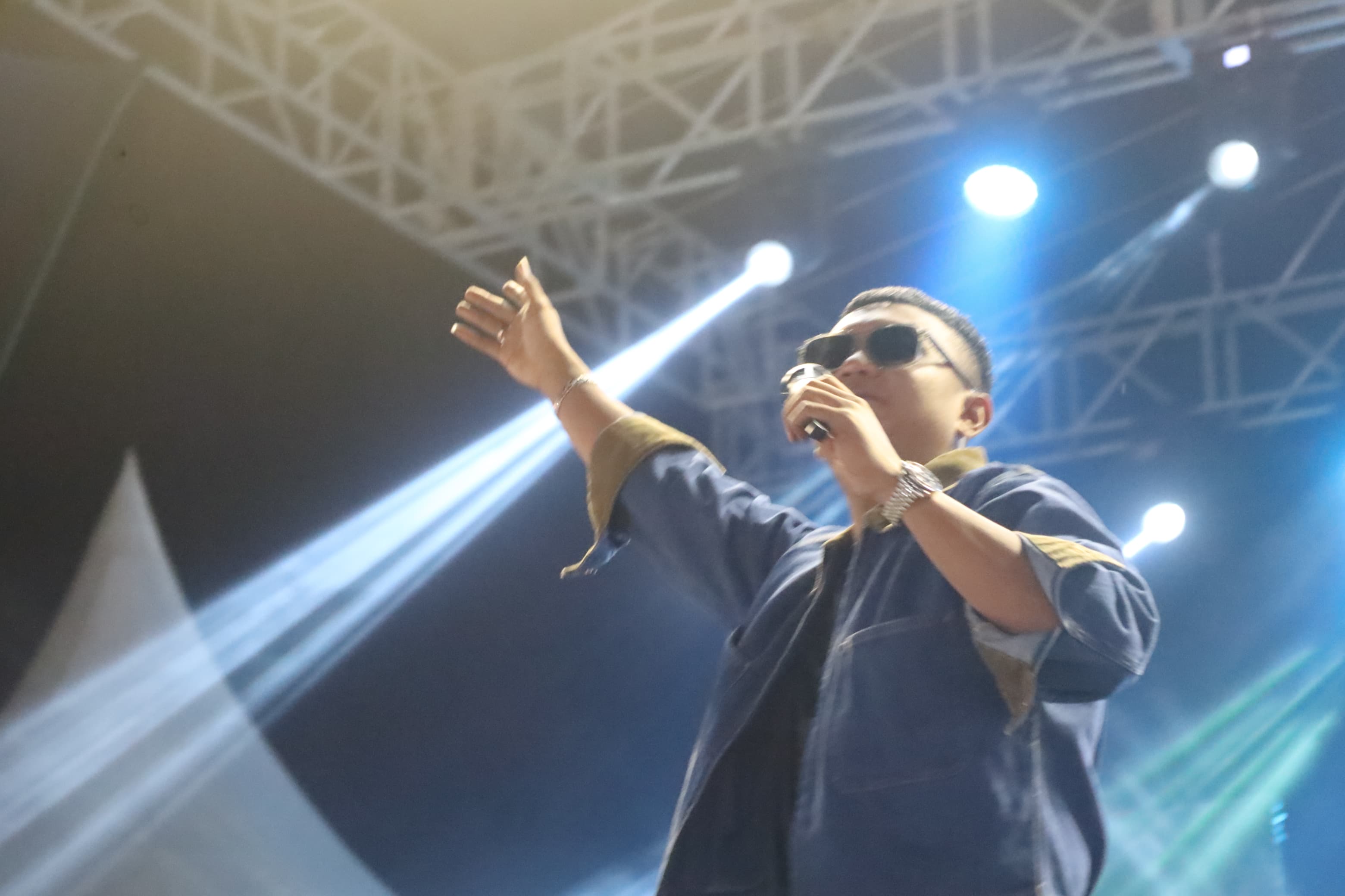 Denny Caknan Sukses Pukau Ribuan Penonton di Lampung Timur 