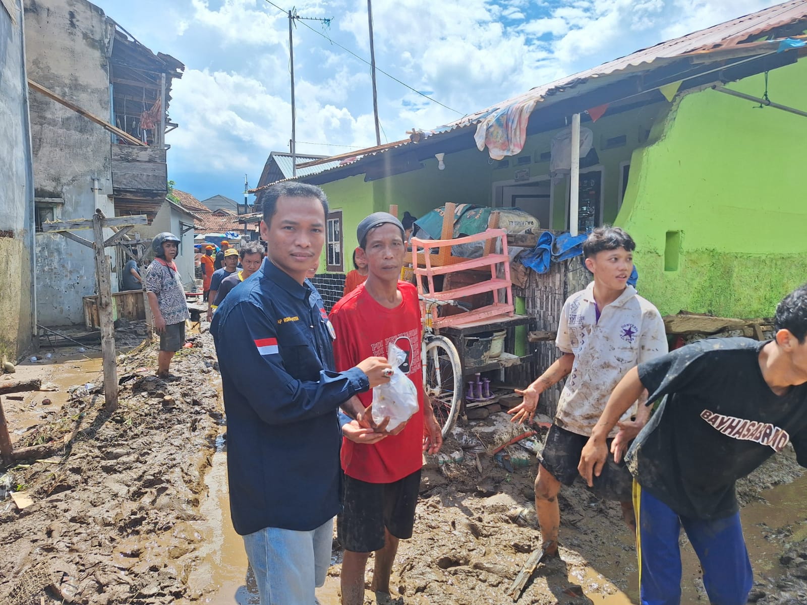 Gercep! IWO Lampung Salurkan Bantuan Warga Terdampak Banjir 