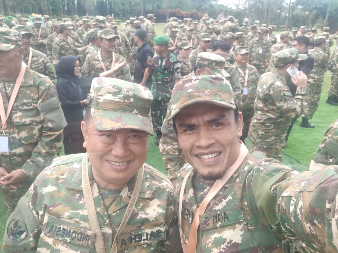 Moh.Saleh Asnawi-Agus Suranto Dengarkan Pemaparan Para Menteri dan Ikuti Parade Senja