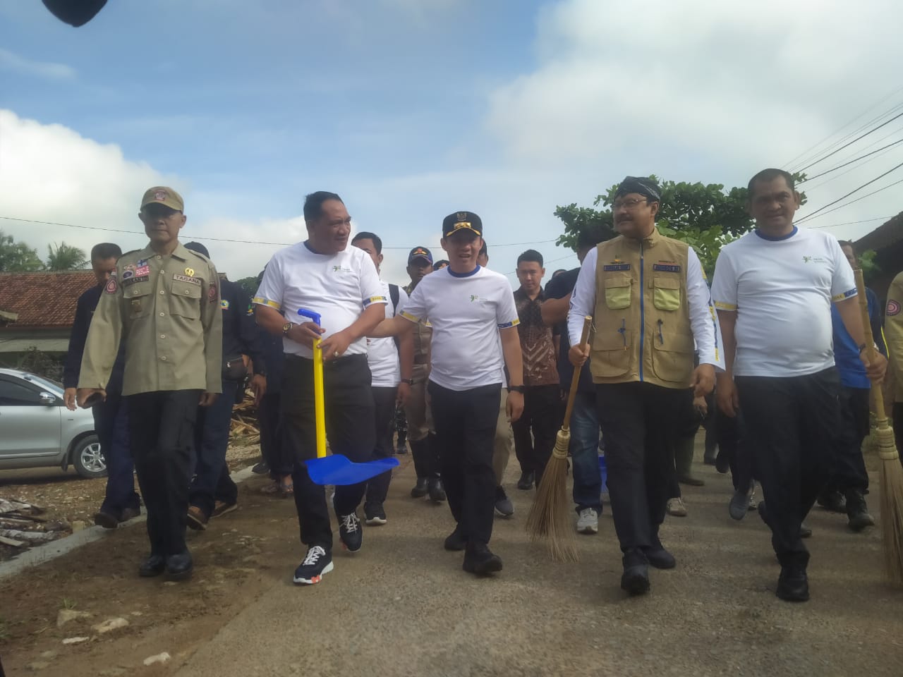 Mensos Gus Ipul Pimpin Kerja Bakti Serentak Nasional di Peringatan HKSN 2024 Pringsewu Lampung