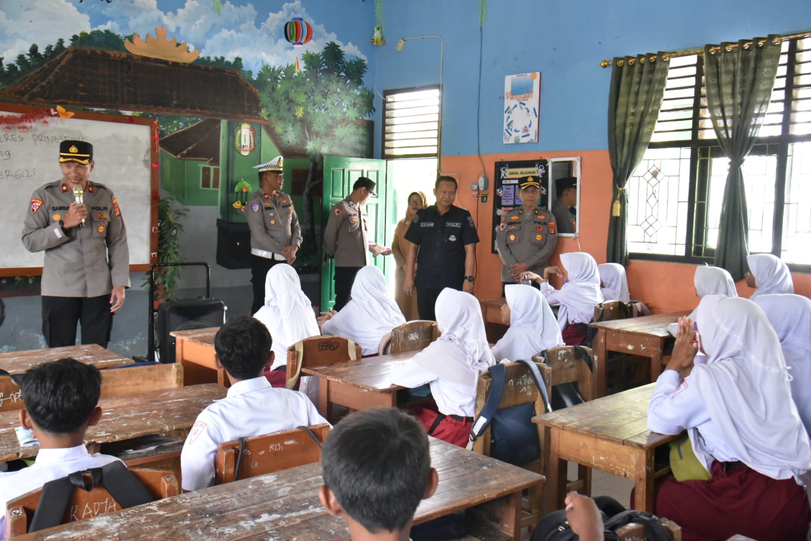 Kawal Program MBG, Wakapolres Pringsewu Tinjau Dapur Produksi hingga Sekolah