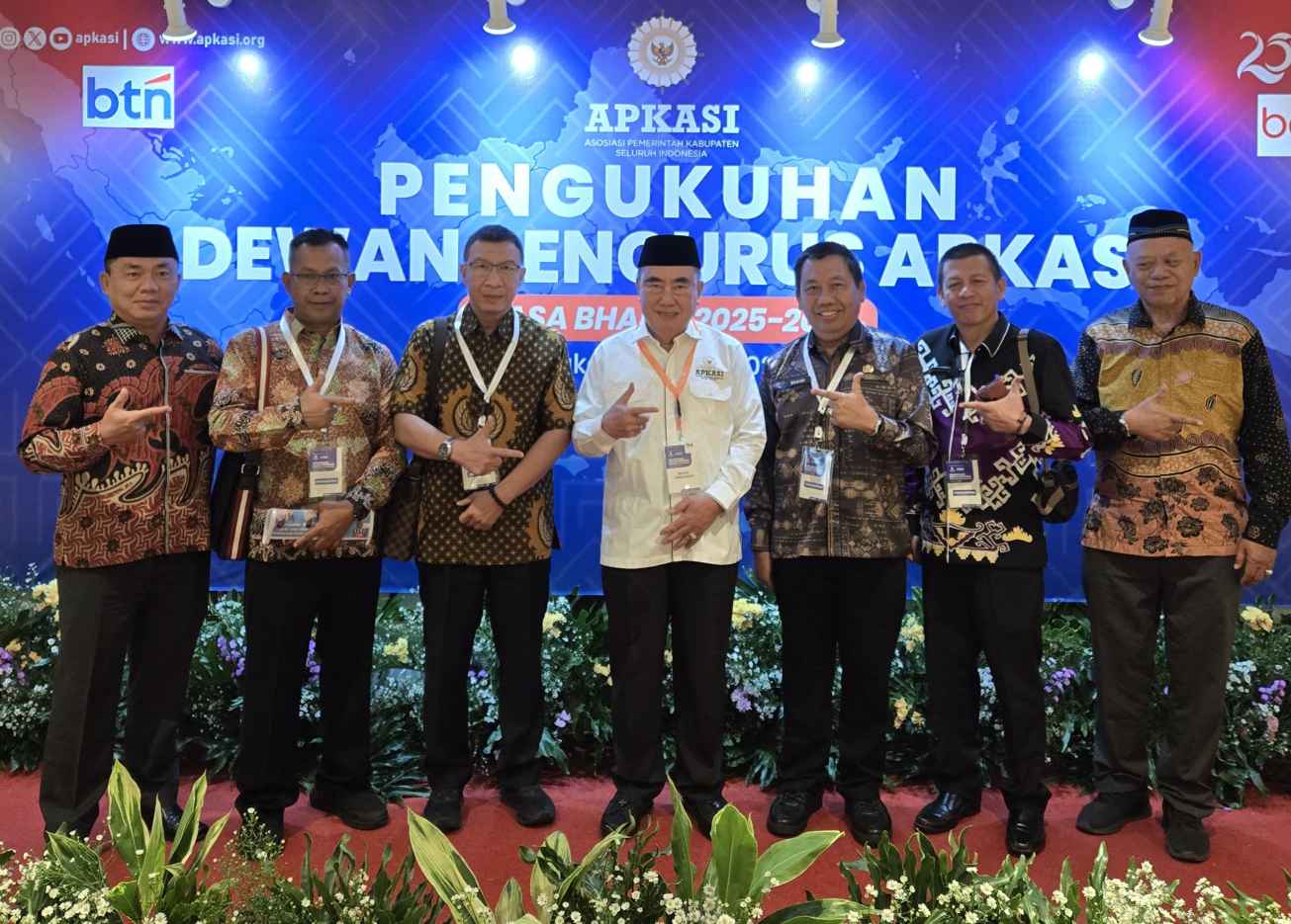 Pengurus APKASI 2025-2030 Resmi Dikukuhkan, Bupati Tanggamus Moh.Saleh Asnawi Jabat Ketua Bidang Perdagangan 
