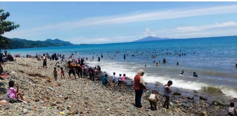Pengunjung Pantai Kotaagung Timur Melonjak Dua Kali Lipat di Libur Lebaran