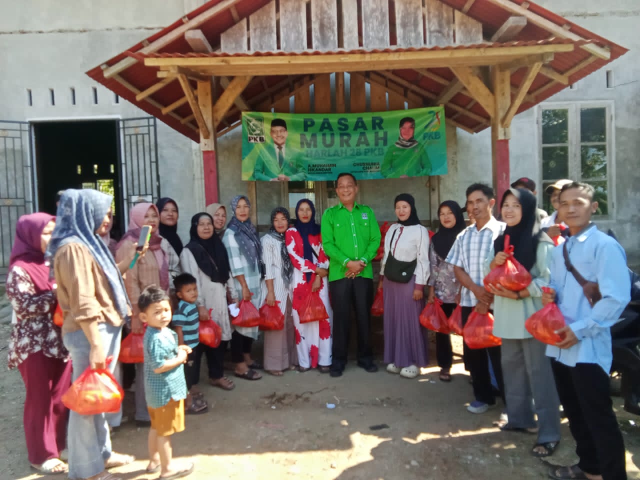 Pasar Murah PKB Bantu Warga Semaka, 200 Paket Sembako Disalurkan