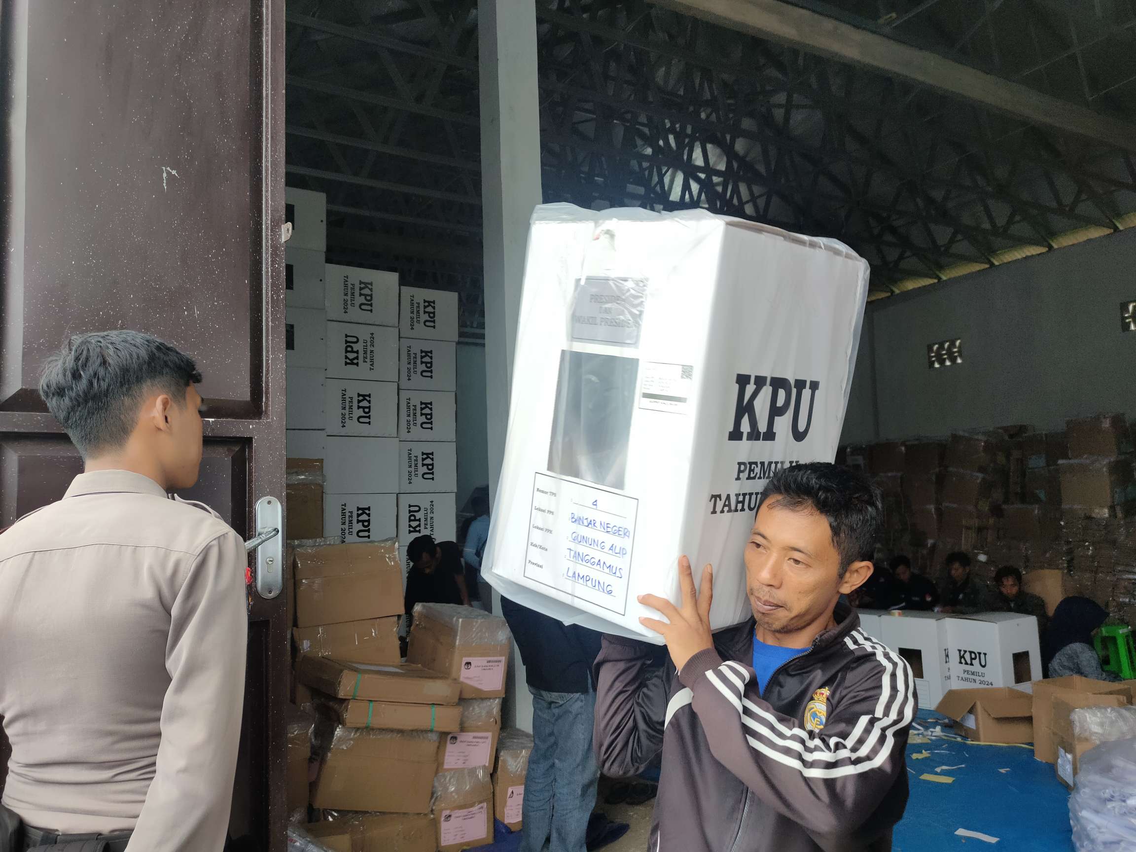 KPU Tanggamus Mulai Kemas Logistik Pemilu